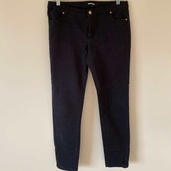 Black patterned Vintage Inspired Pants - Picture 4 of 9